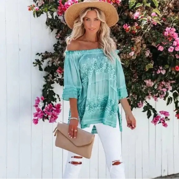 VICI up in the clouds off the shoulder tunic M - Picture 3 of 8